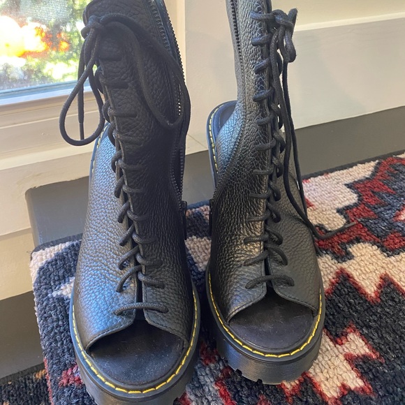 Dr. Martens Carmelita Open Heel Lace - Picture 7 of 10